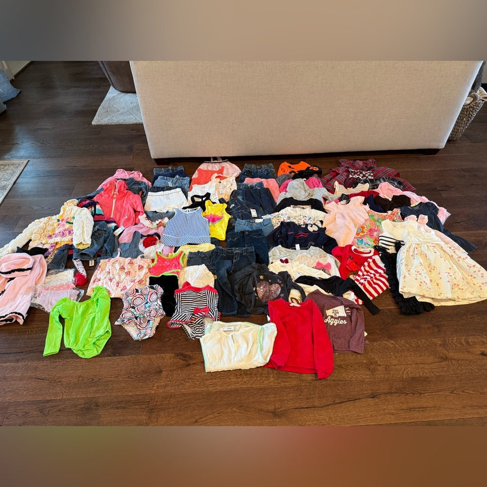 2T - BUNDLE (@73 pcs) a lot of NWT/ Zara/H&M/ Gap/ Holiday Dresses